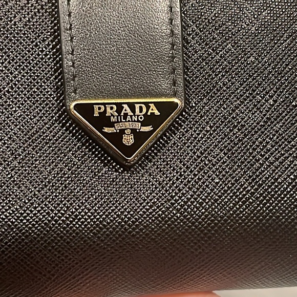 PRADA Large Saffiano and smooth leather wallet - Picture 4 of 13